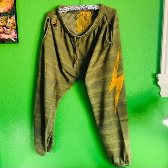 ⚡️⚡️ Aviator Nation Camo Bolt Sweatpants ⚡️⚡️ - Picture 4 of 10